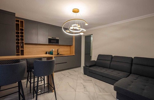 Tractorul Wohnung | Charming 2-bedroom apartment in awesome Brașov with Jacuzzi.