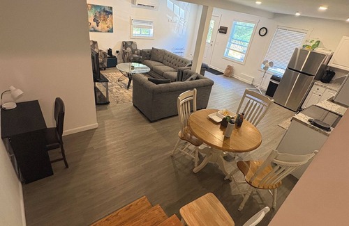 South China Wohnung | Charming 2-bedroom apartment with AC, WiFi in beautiful China