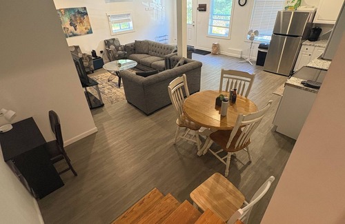 South China Wohnung | Charming 2-bedroom apartment with AC, WiFi in beautiful China