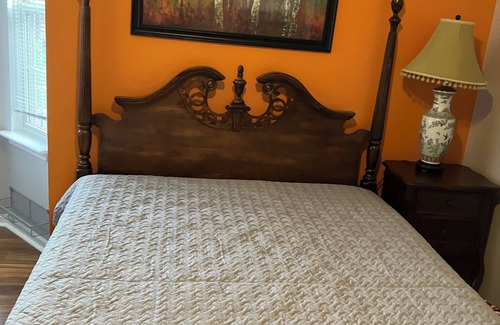 Whittaker Bed & Breakfast | Charming 2-bedroom bed & breakfast in wonderful Ypsilanti with WiFi, AC