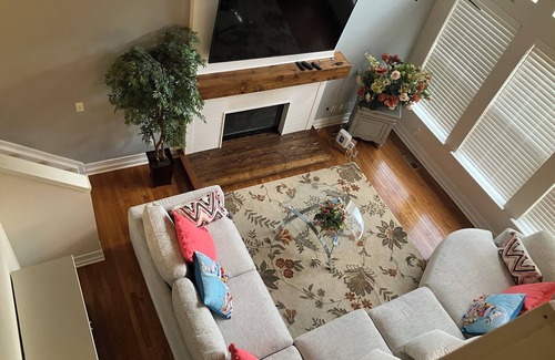 Whittaker Bed & Breakfast | Charming 2-bedroom bed & breakfast in wonderful Ypsilanti with WiFi, AC