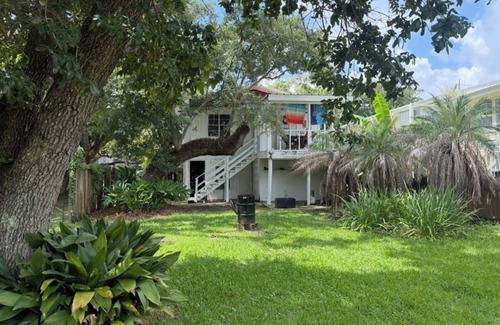 Grand Isle Hütte | Charming 2-bedroom cottage walk to the ocean or bay!