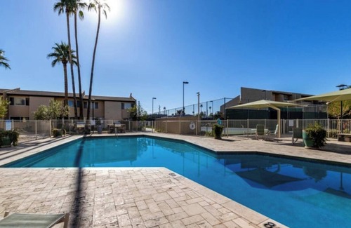 Village Grove Eigentumswohnung | Charming 2-bedroom condo - Styling in Scottsdale with WiFi, AC, fitness room
