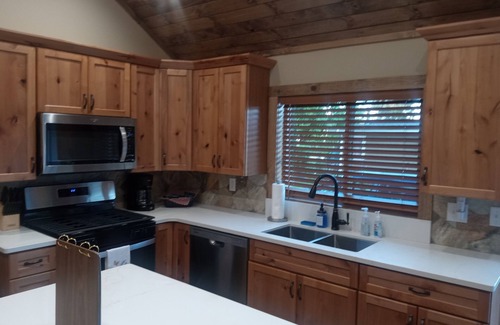 Twin Lakes Hütte | Charming 2-bedroom cottage in Twin Lakes with Lake Access & Boat Rentals