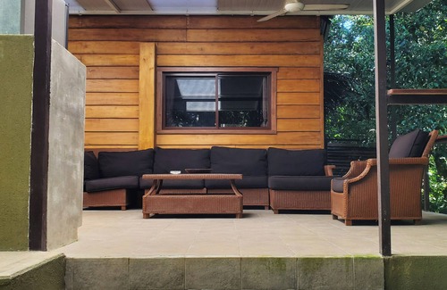 Golfito Kabine | Charming 2-bedroom cabin with WiFi, AC in lovely Pavones