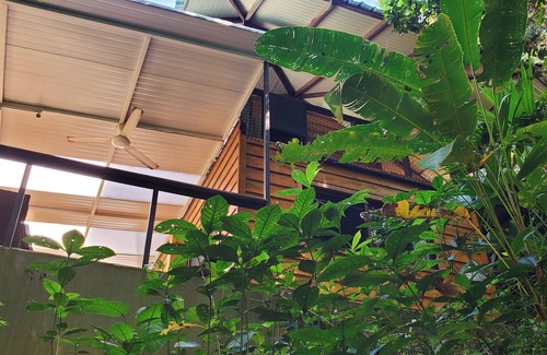 Golfito Kabine | Charming 2-bedroom cabin with WiFi, AC in lovely Pavones