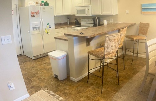 Camdenton Eigentumswohnung | Charming 2-bedroom condo with WiFi, AC, 2 pools, stunning lake views!