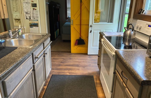 Barryton Hütte | Charming 2-bedroom cottage in Barryton with WiFi and AC