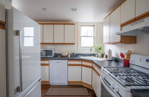 Downtown Columbus Hütte | Charming 2-bedroom cottage with WiFi, AC, in the heart of German Village