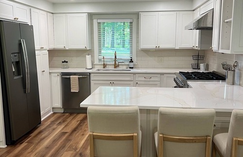 Willoughby Hills Haus | Charming 2-Bedroom Cottage on Scenic Property in Kirtland