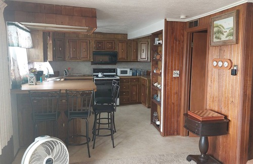 Simonton Lake Hütte | Charming 2-bedroom cottage "on Simonton Lake" in delightful Elkhart with WiFi