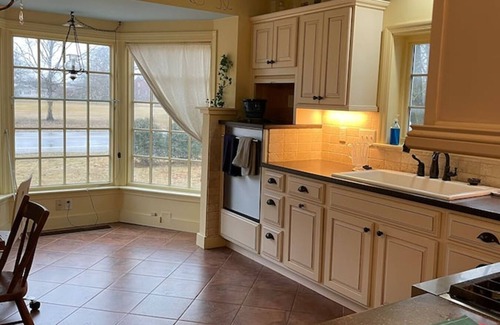 Denver Hütte | Charming 2-bedroom cottage in enchanting Erin with AC, WiFi