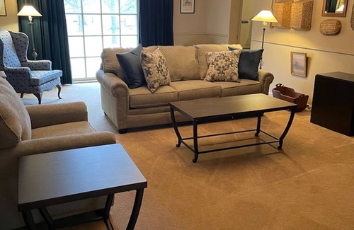 Denver Hütte | Charming 2-bedroom cottage in enchanting Erin with AC, WiFi