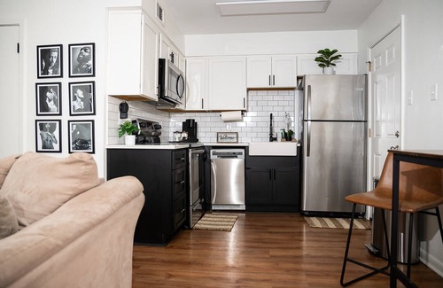 Medical District Wohnung | Charming 2-bedroom downtown apartment with WiFi, AC, & Free Parking