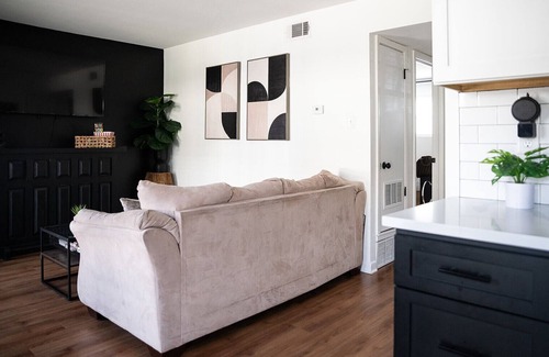 Medical District Wohnung | Charming 2-bedroom downtown apartment with WiFi, AC, & Free Parking