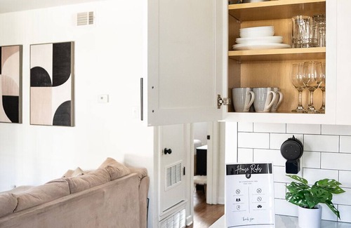 Medical District Wohnung | Charming 2-bedroom downtown apartment with WiFi, AC, & Free Parking