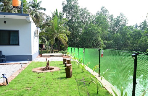 Honavar Haus | Charming 2-bedroom house with WiFi, AC in peaceful Kasarkoda, Honnavar