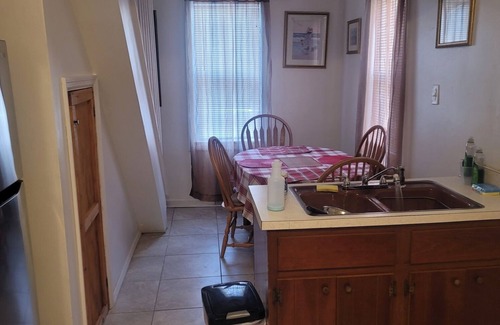 Clementon Haus | Charming 2-bedroom house with AC, WiFi in Clementon NJ