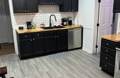 South Broadway Haus | Charming 2-bedroom house with WiFi, AC near downtown Cleveland, Pets Stay Free