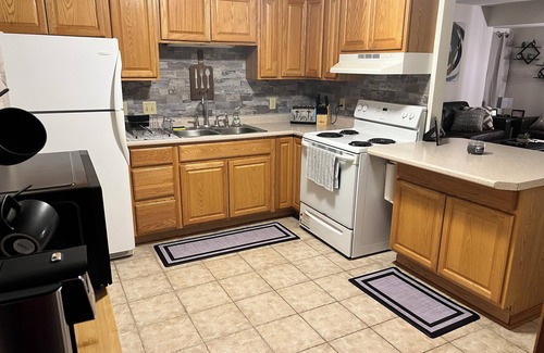 Madison Haus | Charming 2-bedroom house close to airport and downtown with many amenities