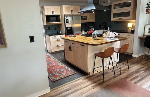 Dexter Haus | Charming 2-bedroom house in welcoming Dexter with WiFi, AC, one-acre yard