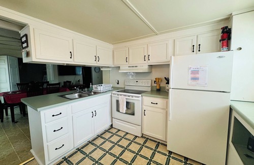 Dover Haus | Charming 2-bedroom house by the lake in Dover TN