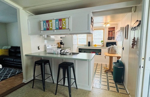 Dover Haus | Charming 2-bedroom house by the lake in Dover TN