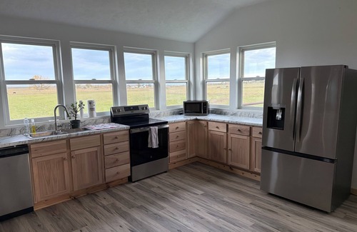 Newell Haus | Charming 2-bedroom house in Newell with AC