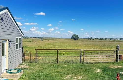 Newell Haus | Charming 2-bedroom house in Newell with AC