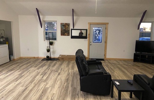 Newell Haus | Charming 2-bedroom house in Newell with AC