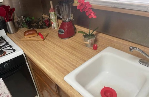 Quincy Haus | Charming 2-bedroom house with WiFi, AC in Quincy. Close to all amenities