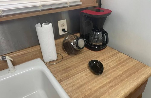 Quincy Haus | Charming 2-bedroom house with WiFi, AC in Quincy. Close to all amenities