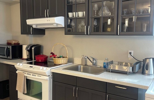 Kent Haus | Charming 2-bedroom house with AC and WiFi in enchanting Kent.