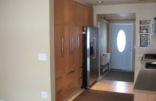 Hartford Haus | Charming 2-bedroom Lake House