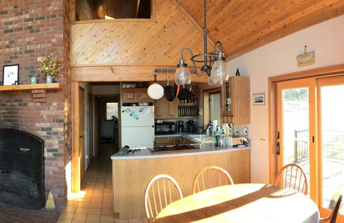 Eden Haus | Charming 2-bedroom lake house on fabulous Lake Eden with WiFi