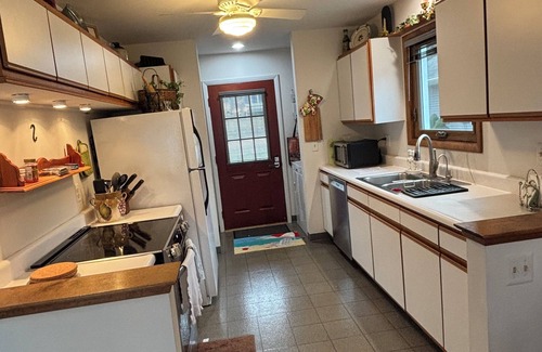 Gregory Haus | Charming 2-bedroom Lakefront House with Upnorth Feel