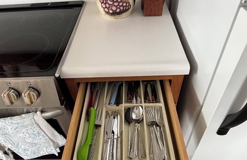 Gregory Haus | Charming 2-bedroom Lakefront House with Upnorth Feel