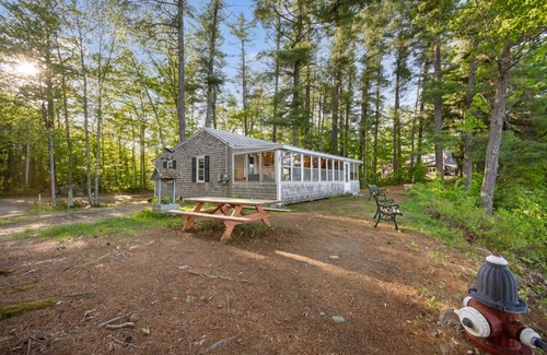 Windsor Hütte | Charming 2-bedroom lakefront cottage in Central Maine with WiFi