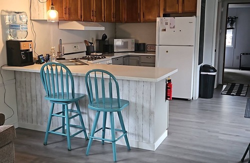 St. Johnsville Haus | Charming 2-bedroom mobile home with WiFi & Window AC in Fort Plain