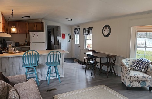 St. Johnsville Haus | Charming 2-bedroom mobile home with WiFi & Window AC in Fort Plain