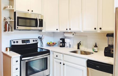 NoMa Haus | Charming 2-bedroom rowhouse with private patio in central Washington, DC