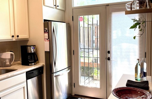 NoMa Haus | Charming 2-bedroom rowhouse with private patio in central Washington, DC