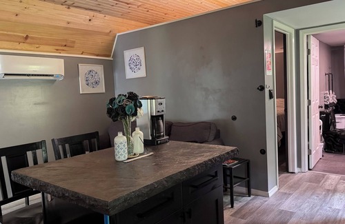 Prospect Kabine | Charming 2-bedroom tiny house with acreage