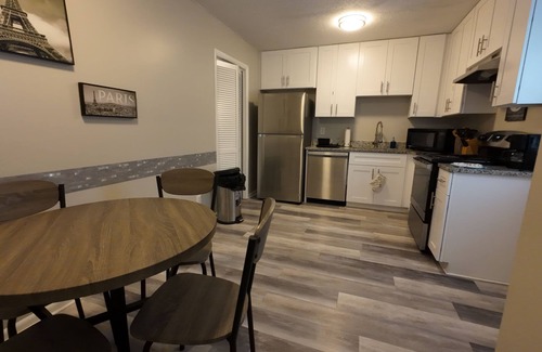 Jonesboro Haus | Charming 2-bedroom townhome with WiFi, AC in fabulous Jonesboro