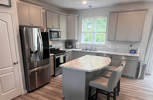 Imperial Haus | Charming 2-bedroom townhome with WiFi, AC in serene Imperial