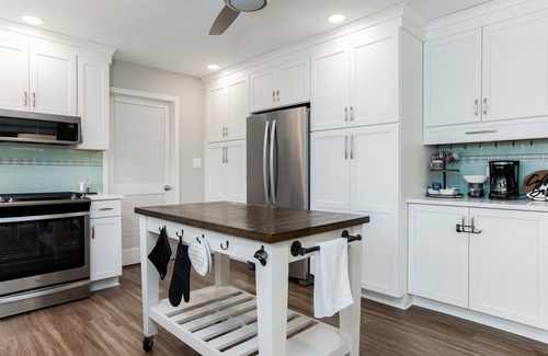 Manteno Haus | Charming 2-bedroom townhome in delightful Manteo.