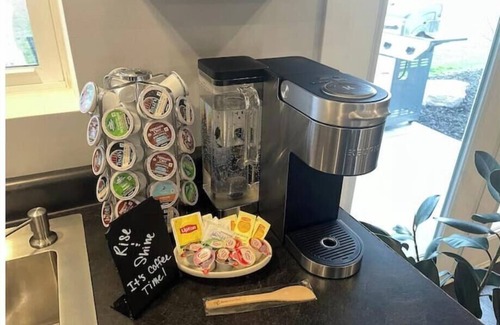 Burnips Haus | Charming 2 Bedroom Home with Hot Tub and Fire Pit