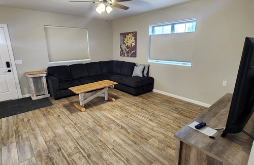 Grand Forks Haus | Charming 2-bedroom house in delightful Grand Forks with WiFi