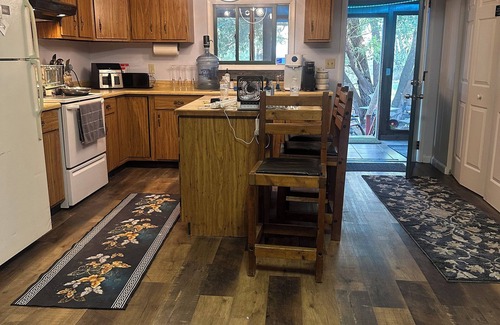 Hot Springs Haus | Charming 2+ Bedroom private home