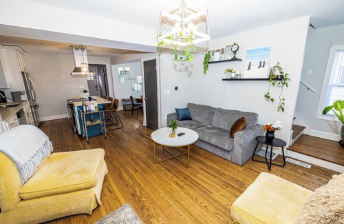 Kansas City Haus | Charming 2-bedroom house near Downtown Kansas City with fenced yard